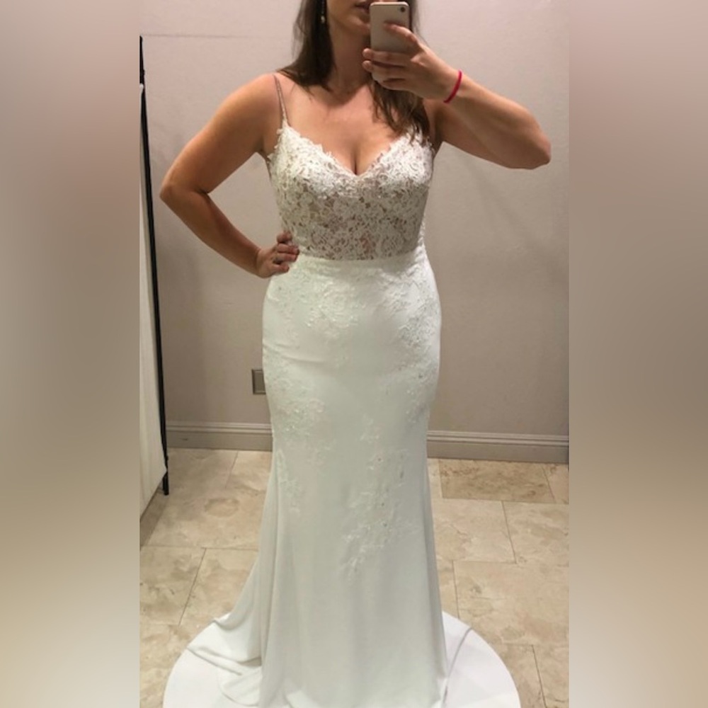 Blue By Enzoani Mermaid Style Ivory Wedding Dress - NEW Size 4 - Retails $4800